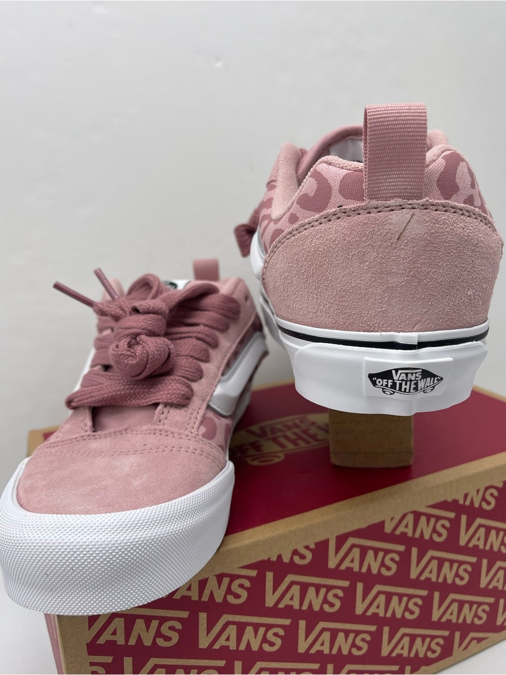 Vans WMNS Knu Skool
LEOPARD Misty Mauve
VN000D2TFPR Sneakers Skate
Leopard - Picture 8 of 15